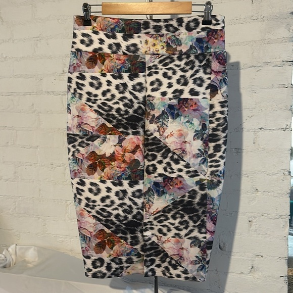 Thalia Sodi Animal and Floral Quilt Print Skirt knee Length Pencil Size Medium - Picture 2 of 11